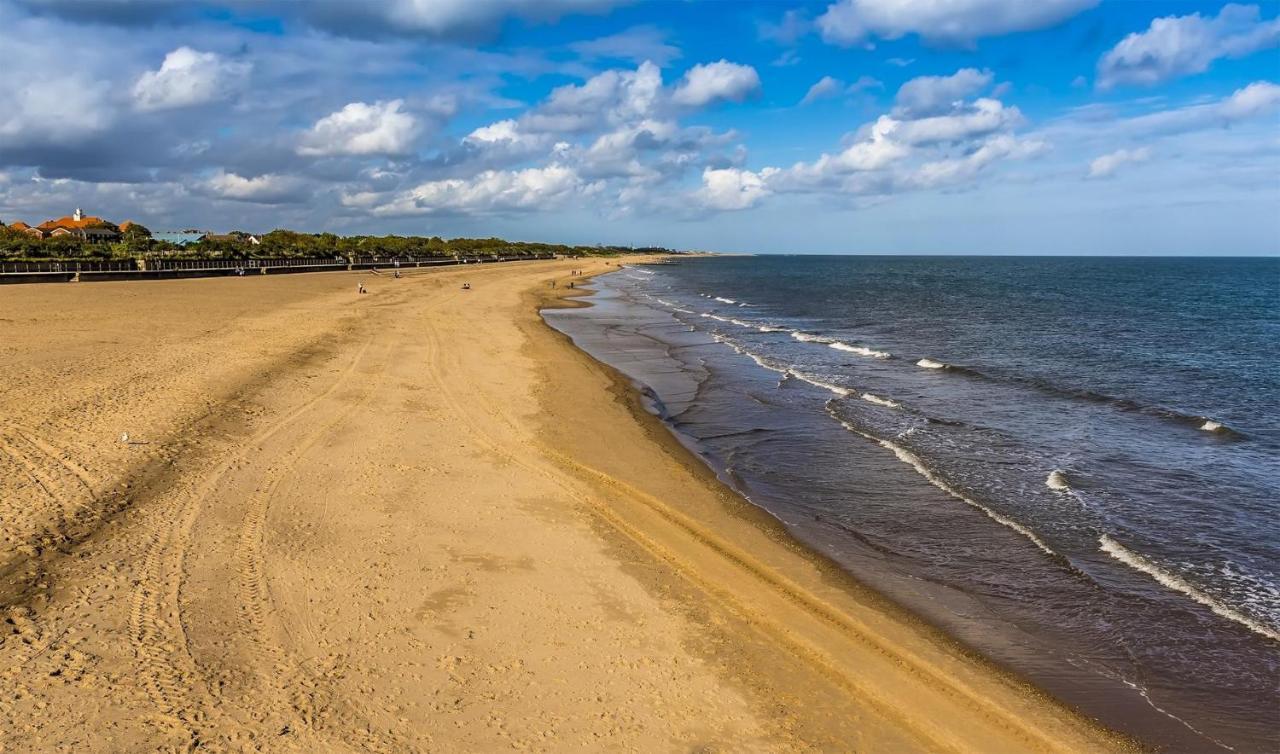 Great 8 Berth Caravan For Hire At Southview Holiday Park In Skegness Ref 33025E Zewnętrze zdjęcie
